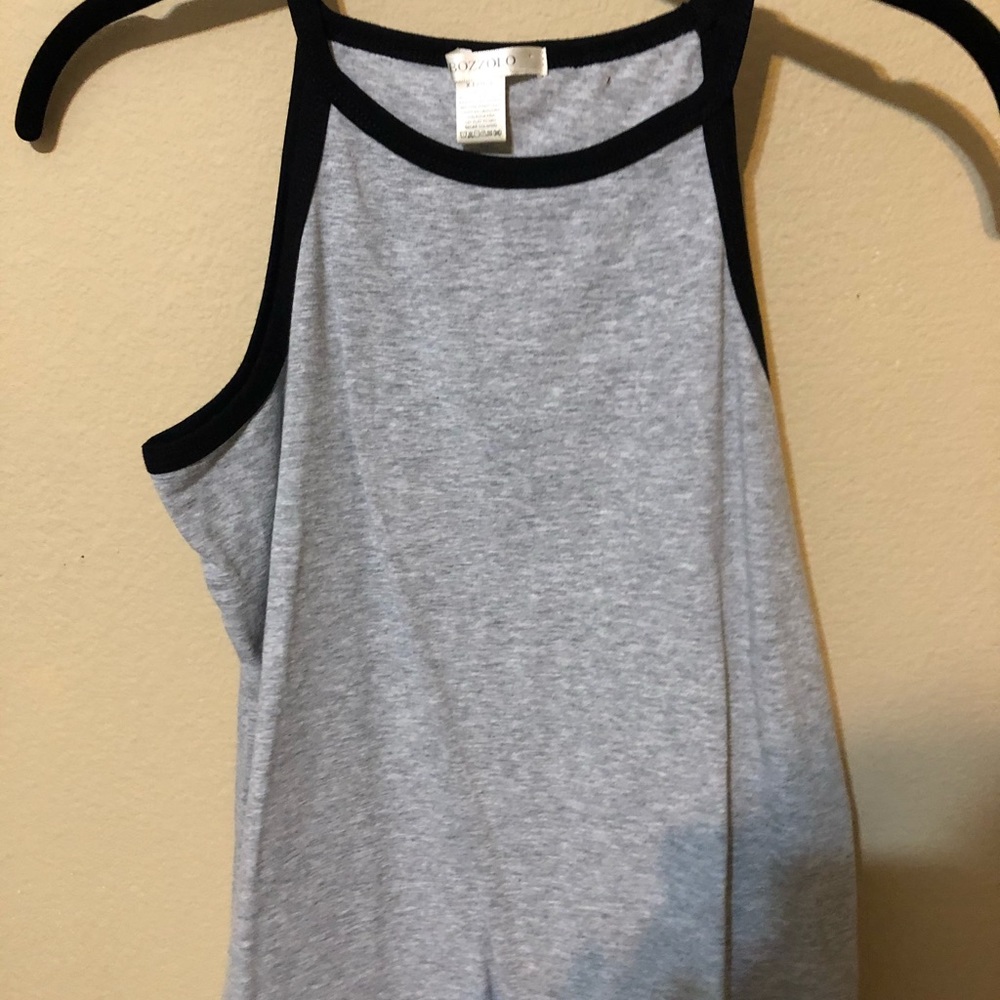 grey and black tank